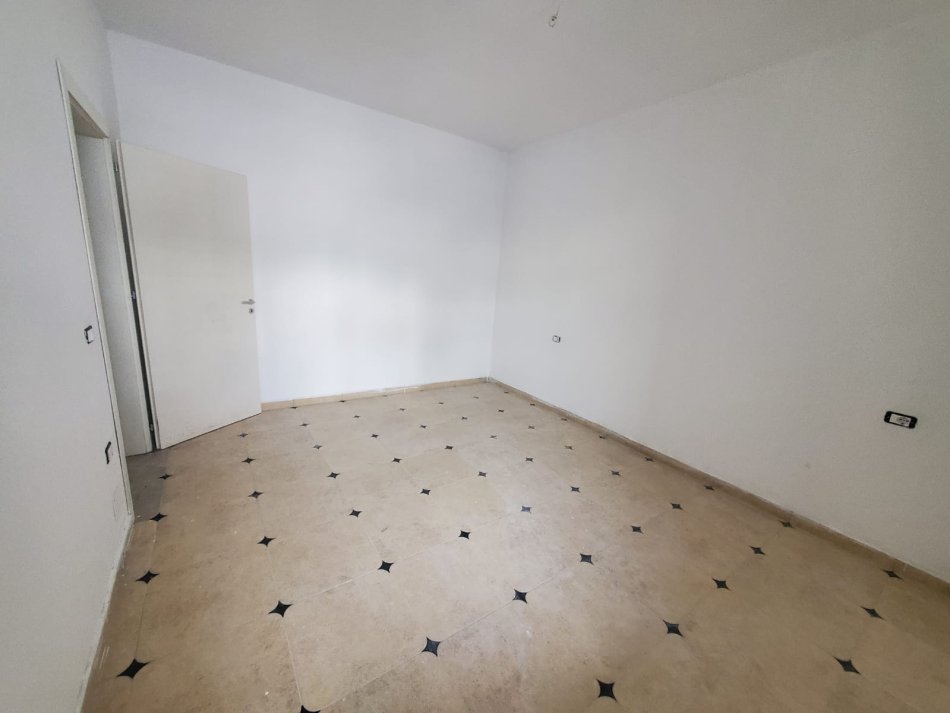 Tirane, shitet apartament 1+1+Ballkon Kati 1, 67 m² 65.000 € (Fresku)