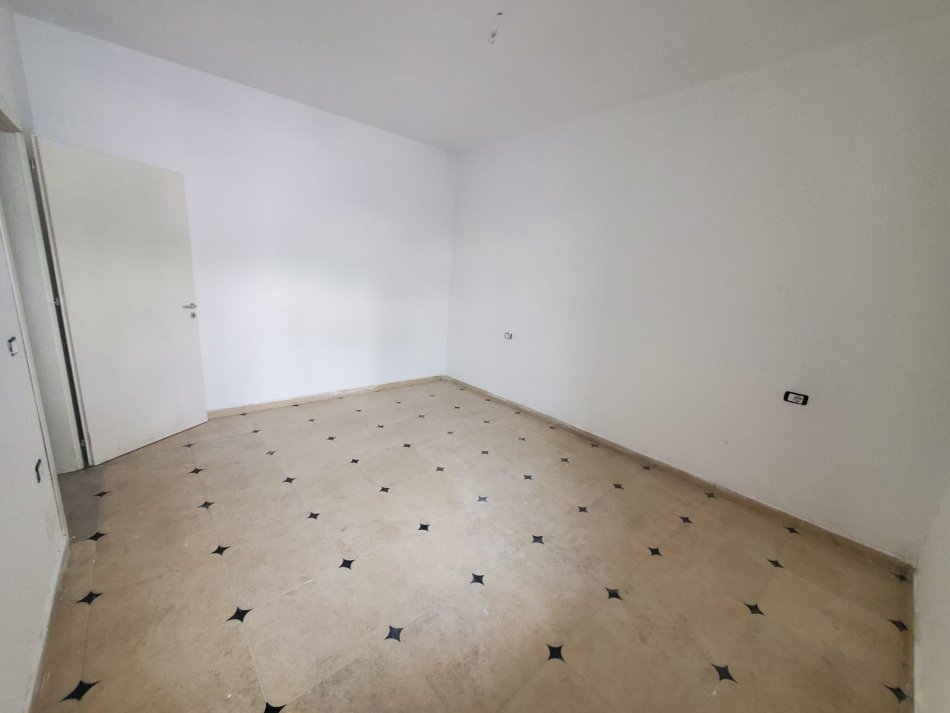Tirane, shitet apartament 1+1+Ballkon Kati 1, 67 m² 65.000 € (Fresku)