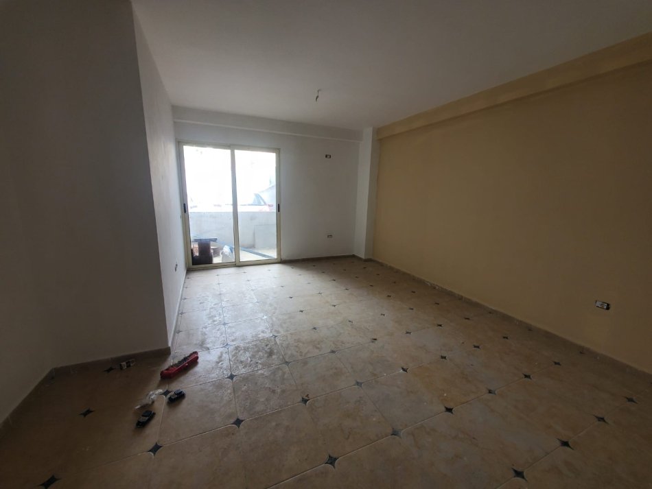Tirane, shitet apartament 1+1+Ballkon Kati 1, 67 m² 65.000 € (Fresku)
