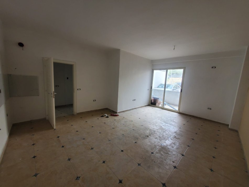 Tirane, shitet apartament 1+1+Ballkon Kati 1, 67 m² 65.000 € (Fresku)