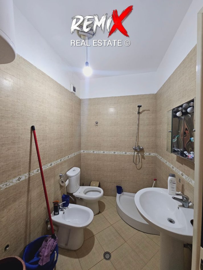 Shkembi Kavajes, shitet apartament 1+1+Aneks+Ballkon Kati 5, 74 m² 70.000 € 