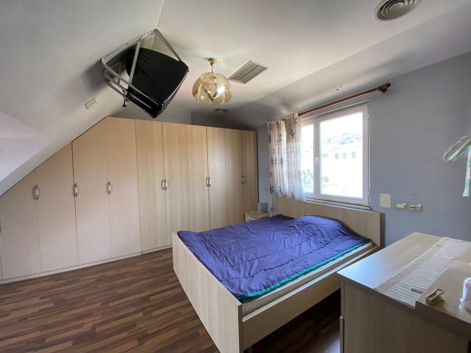 Tirane, shitet apartament 4+1+Aneks+Ballkon Kati 4, 220 m² 285.000 € (Rruga Kodra e Diellit)