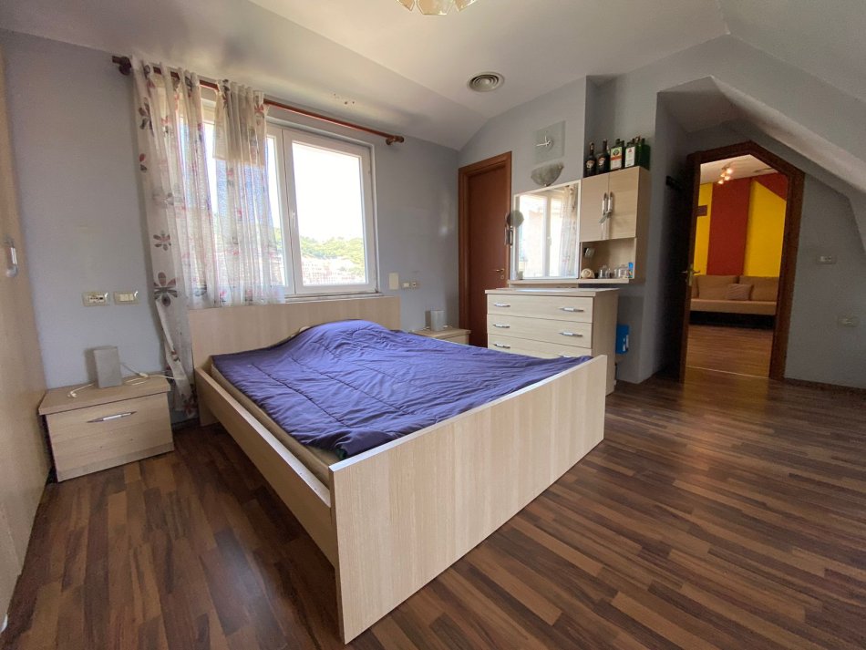 Tirane, shitet apartament 4+1+Aneks+Ballkon Kati 4, 220 m² 285.000 € (Rruga Kodra e Diellit)