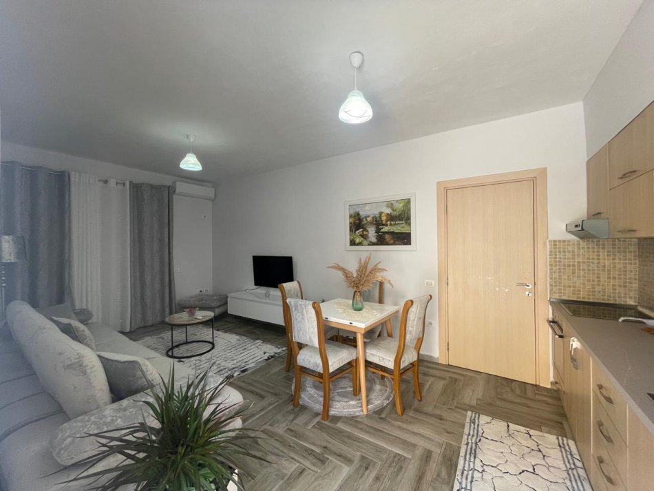 Tirane, jepet me qera 1+1 Kati 3, 70 m² 600 € (Rruga Bilal Sina)