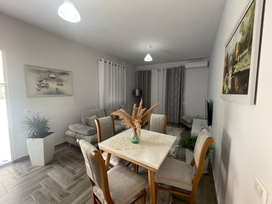 Tirane, jepet me qera 1+1 Kati 3, 70 m² 600 € (Rruga Bilal Sina)