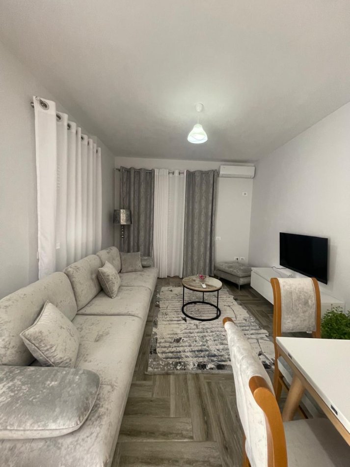 Tirane, jepet me qera 1+1 Kati 3, 70 m² 600 € (Rruga Bilal Sina)