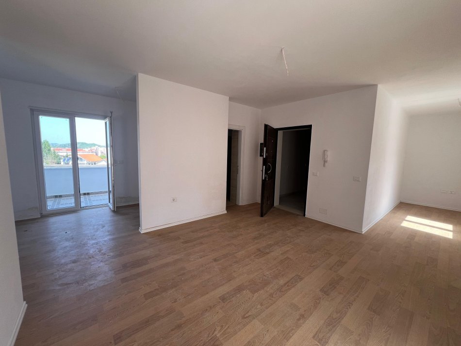 Tirane, shitet apartament 2+1 Kati 4, 79 m² 155.000 € (Selite)