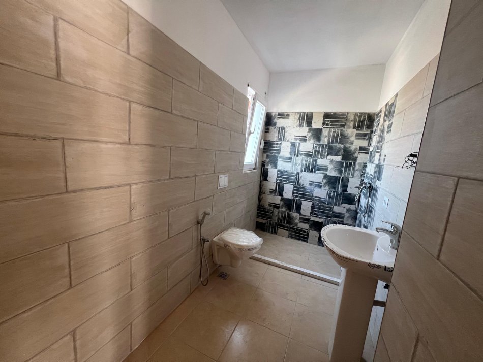 Tirane, shitet apartament 2+1 Kati 4, 79 m² 155.000 € (Selite)