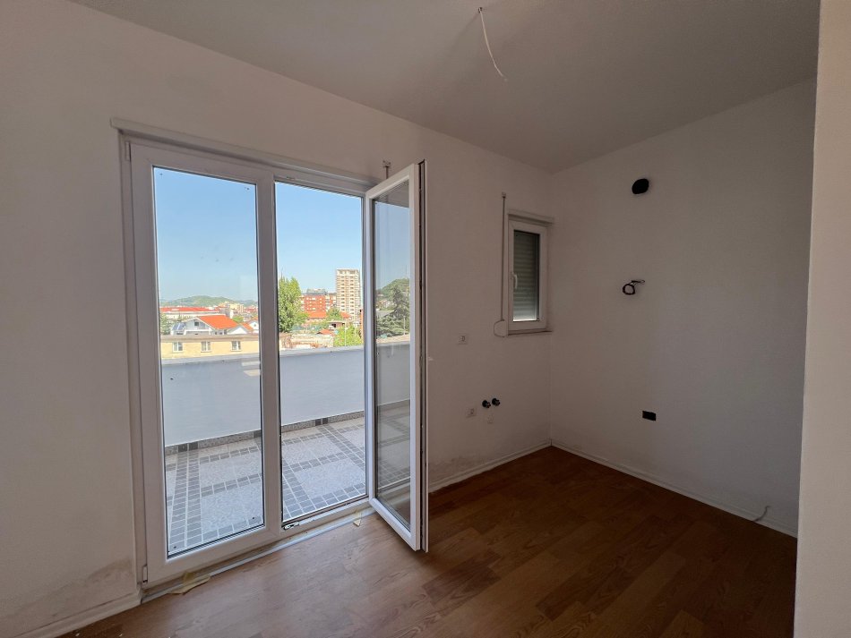Tirane, shitet apartament 2+1 Kati 4, 79 m² 155.000 € (Selite)