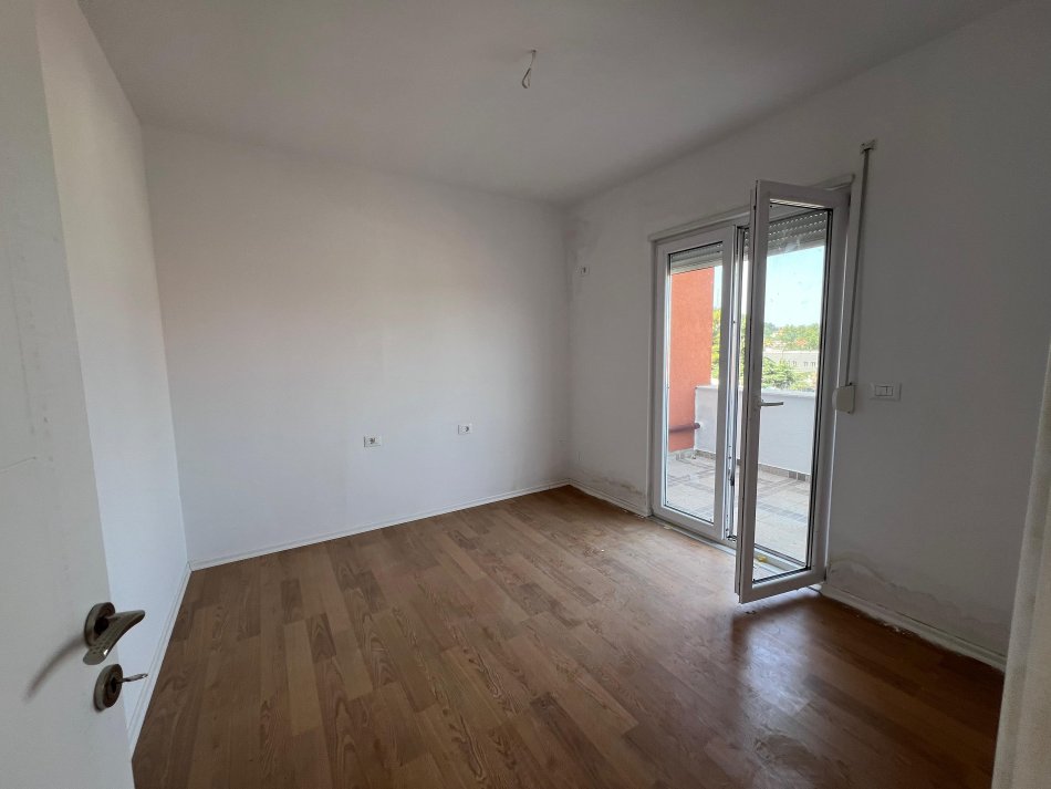 Tirane, shitet apartament 2+1 Kati 4, 79 m² 155.000 € (Selite)