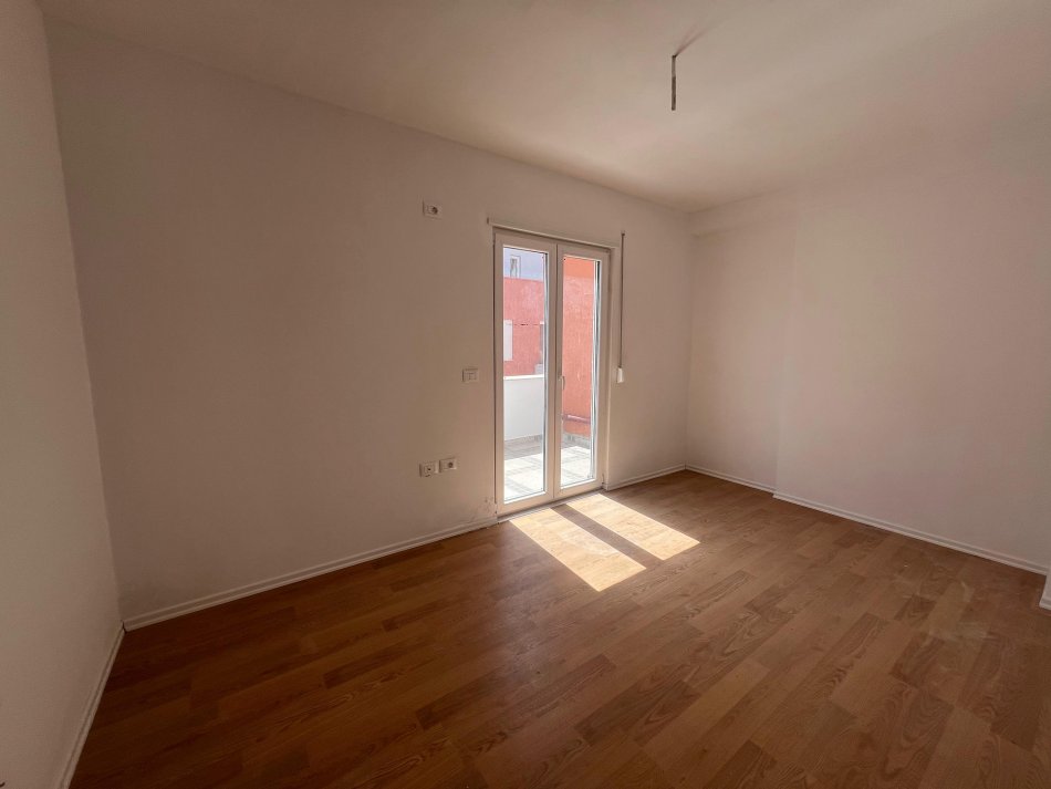 Tirane, shitet apartament 2+1 Kati 4, 79 m² 155.000 € (Selite)