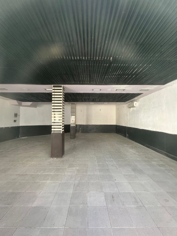Tirane, jepet me qera magazine Kati 0, 150 m² 550 € (Ali Demi)