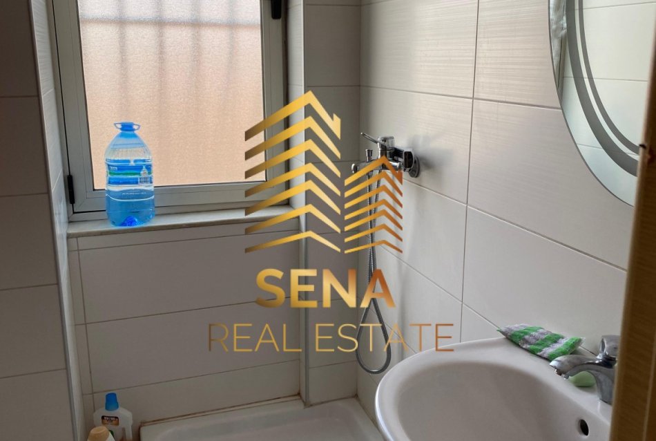 Tirane, jepet me qera apartament 2+1+Ballkon Kati 5, 85 m² 650 € (Rruga Muhamet Gjollesha)