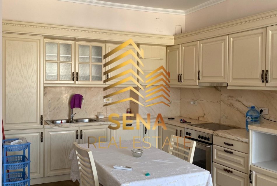 Tirane, jepet me qera apartament 2+1+Ballkon Kati 5, 85 m² 650 € (Rruga Muhamet Gjollesha)