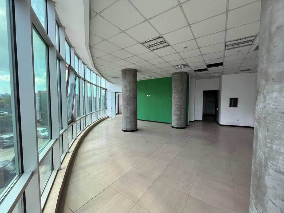 Tirane, jepet me qera ambjent biznesi Kati 1, 220 m² 3.300 € (Rruga e Kavajes)