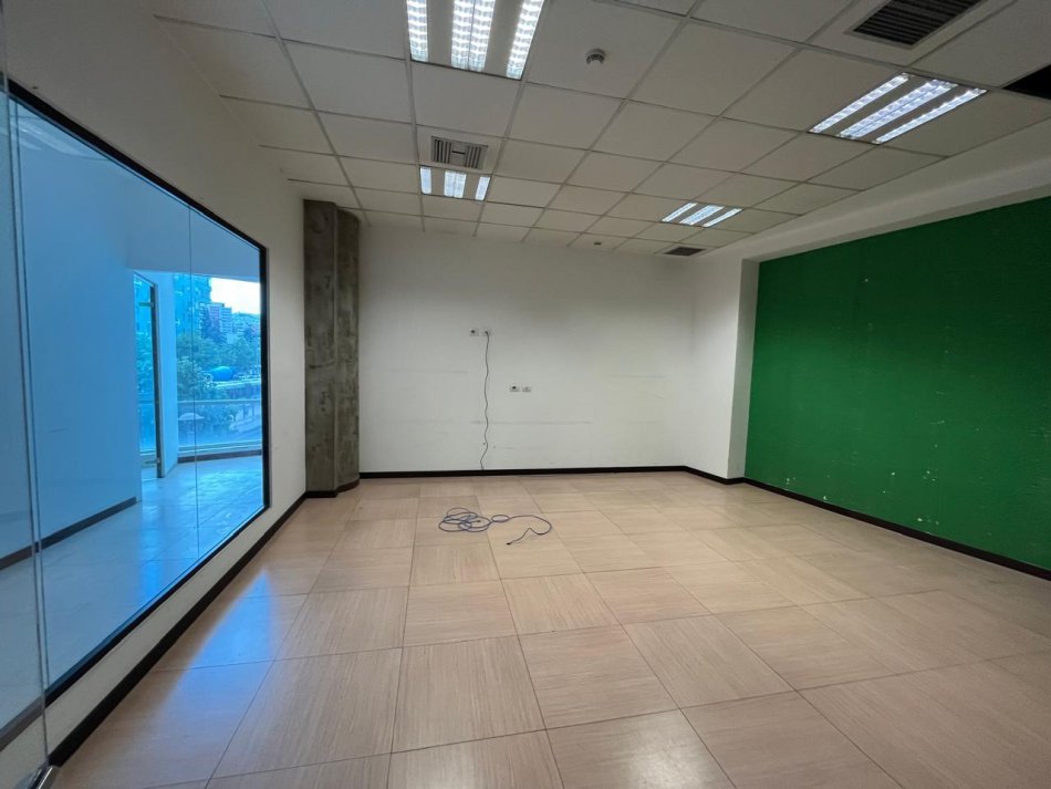 Tirane, jepet me qera ambjent biznesi Kati 6, 230 m² 3.450 € (Rruga e Kavajes)