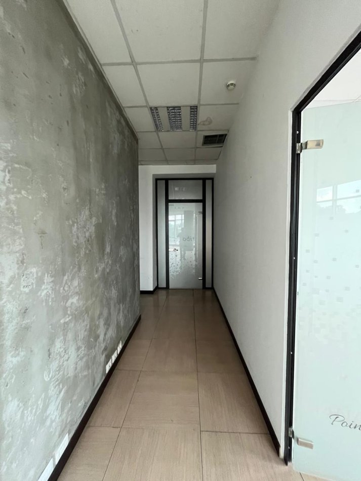 Tirane, jepet me qera ambjent biznesi Kati 6, 230 m² 3.450 € (Rruga e Kavajes)