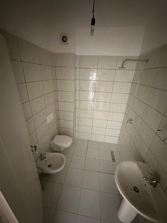 Tirane, shitet apartament 2+1+Ballkon Kati 1, 90 m² 99.000 € (Rruga Dajtit)