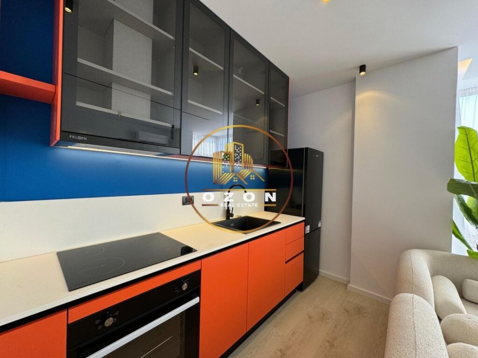 Apartament 1+1 në shitje me pamje fantastike te Kopshtit Botanik , Komuna e Parisit! 141.000 €