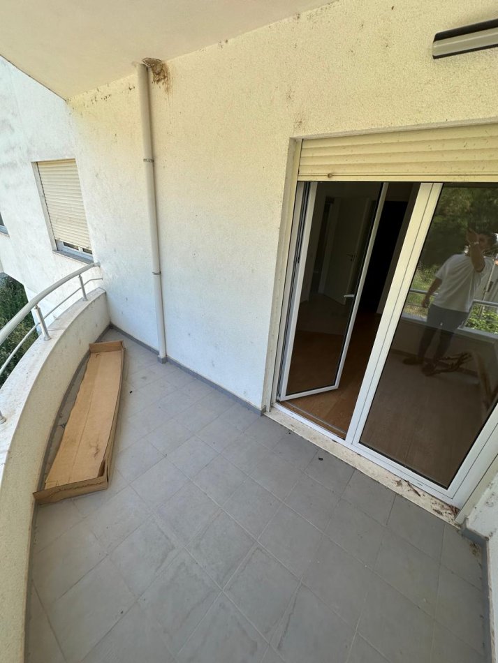 Tirane, shitet apartament 2+1+Ballkon Kati 1, 90 m² 99.000 € (Rruga Dajtit)