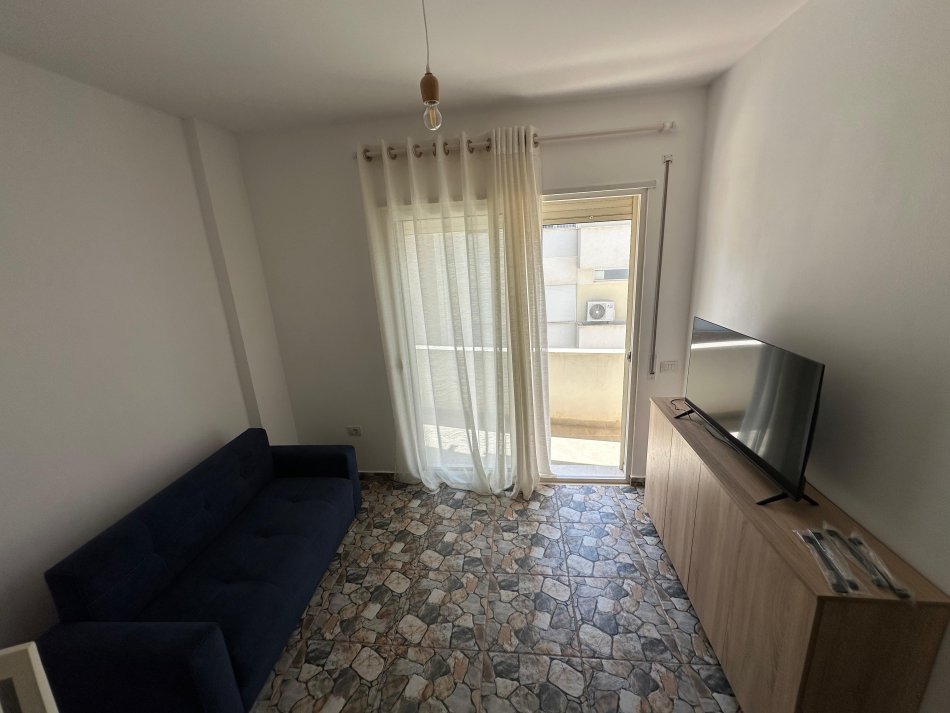 Tirane, shitet apartament 1+1 Kati 2, 64 m² 76.800 € (Rruga Dajtit)
