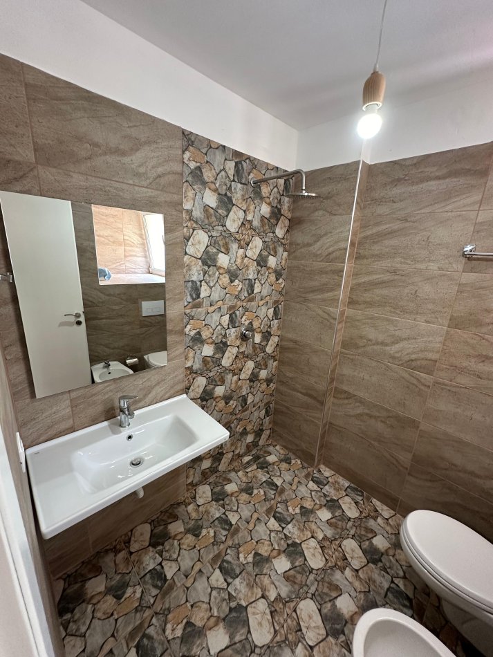 Tirane, shitet apartament 1+1 Kati 2, 64 m² 76.800 € (Rruga Dajtit)