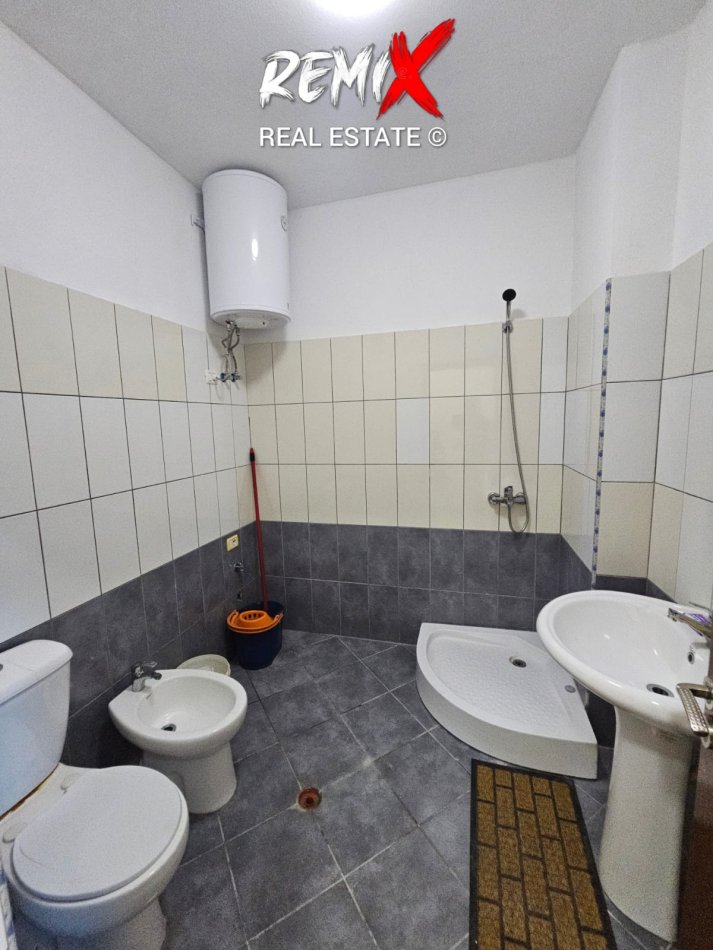 Shkembi Kavajes, jepet me qera apartament 3+1+Aneks+Ballkon Kati 6, 125 m² 350 € 