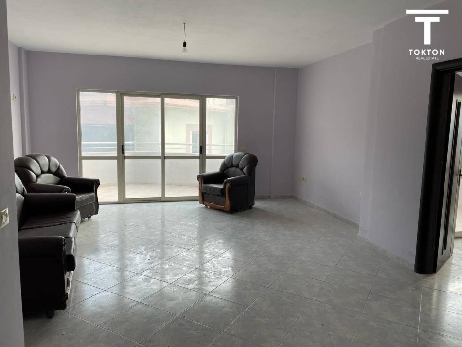 Tirane, shitet apartament 3+1 Kati 6, 158 m² 174.130 € (Rruga Aleksandër Moisiu)