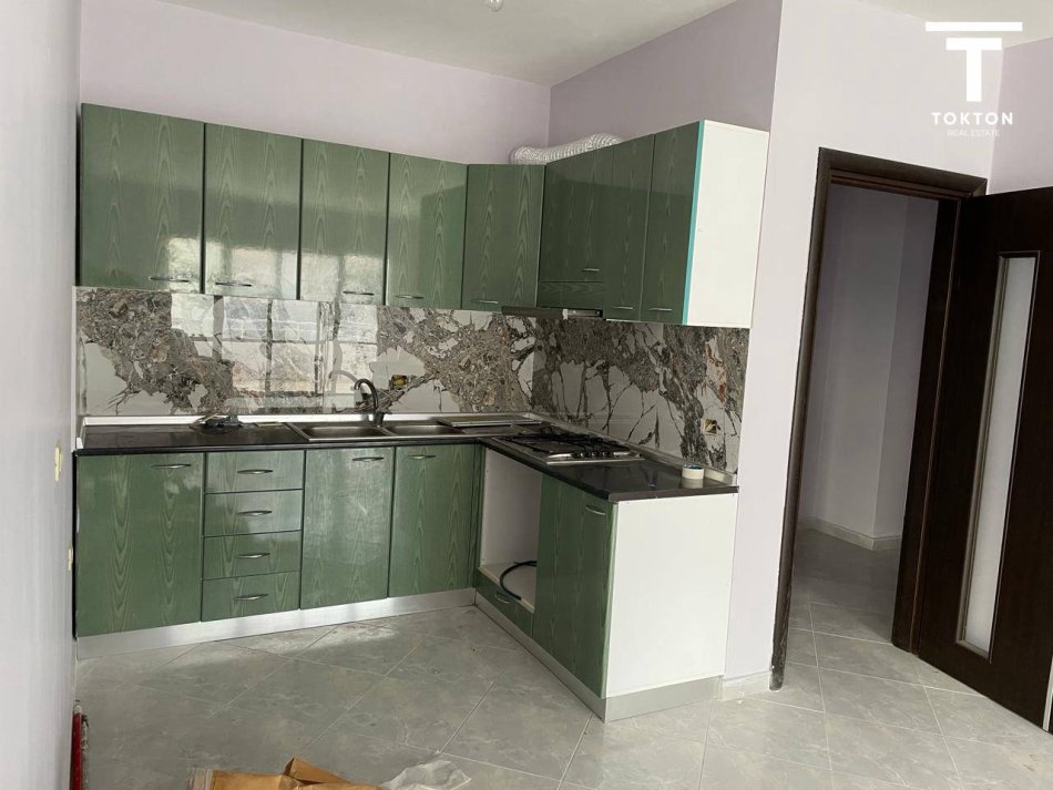 Tirane, shitet apartament 3+1 Kati 6, 158 m² 174.130 € (Rruga Aleksandër Moisiu)