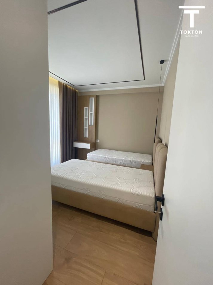 Tirane, jepet me qera apartament 3+1 Kati 1, 150 m² 1.800 € (LIQENI I THATE)
