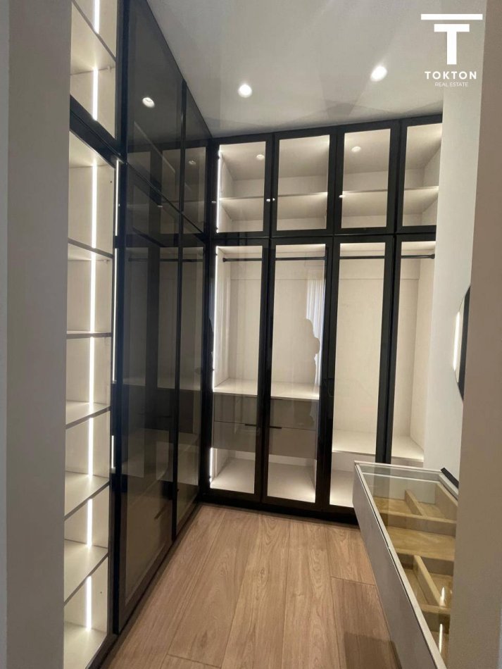Tirane, jepet me qera apartament 3+1 Kati 1, 150 m² 1.800 € (LIQENI I THATE)