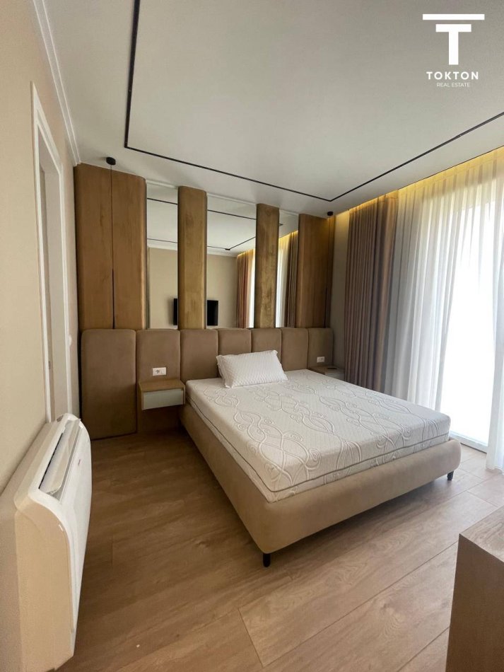 Tirane, jepet me qera apartament 3+1 Kati 1, 150 m² 1.800 € (LIQENI I THATE)
