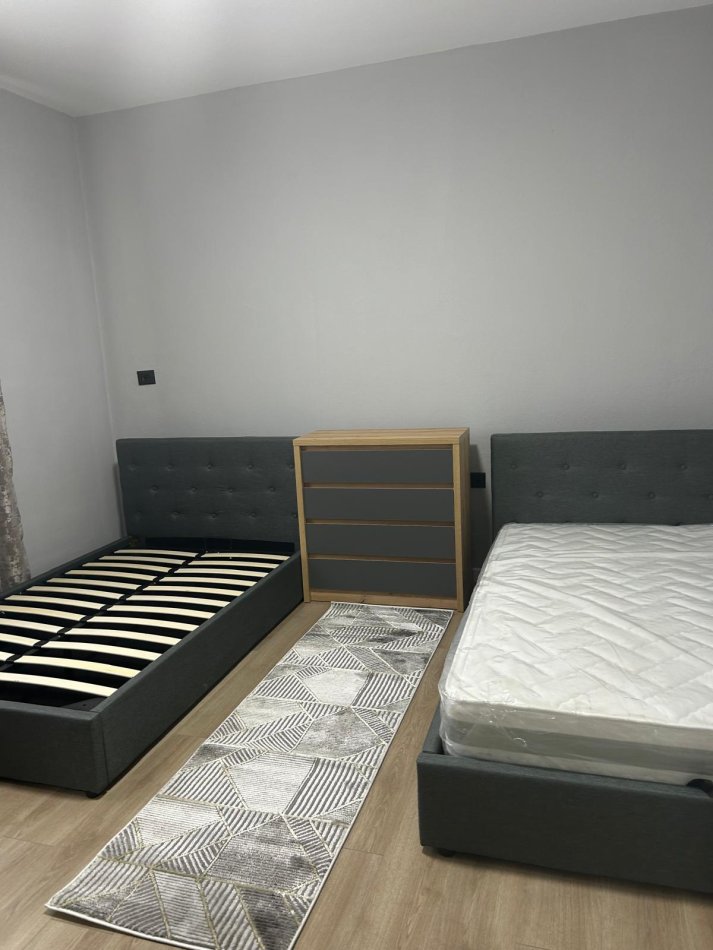 Tirane, jepet me qera apartament 2+1+Ballkon Kati 1, 76 m² 450 €
