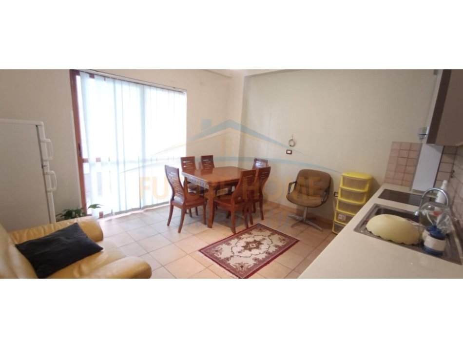 Tirane, jepet me qera apartament 2+1 Kati 2, 115 m² 500 € (Rruga E Dibres)