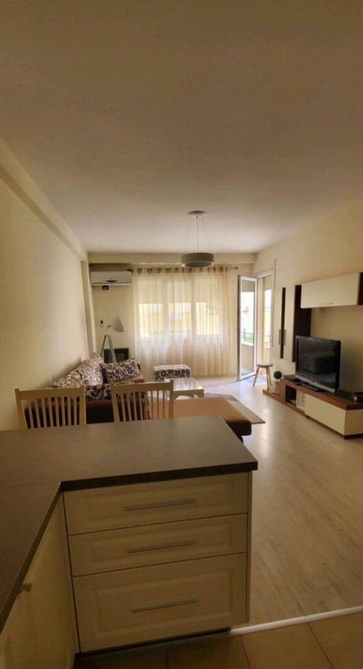 Tirane, jepet me qera apartament 2+1 Kati 3, 95 m² 500 € (Kopshti Botanik)