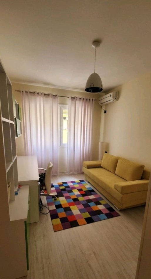 Tirane, jepet me qera apartament 2+1 Kati 3, 95 m² 500 € (Kopshti Botanik)