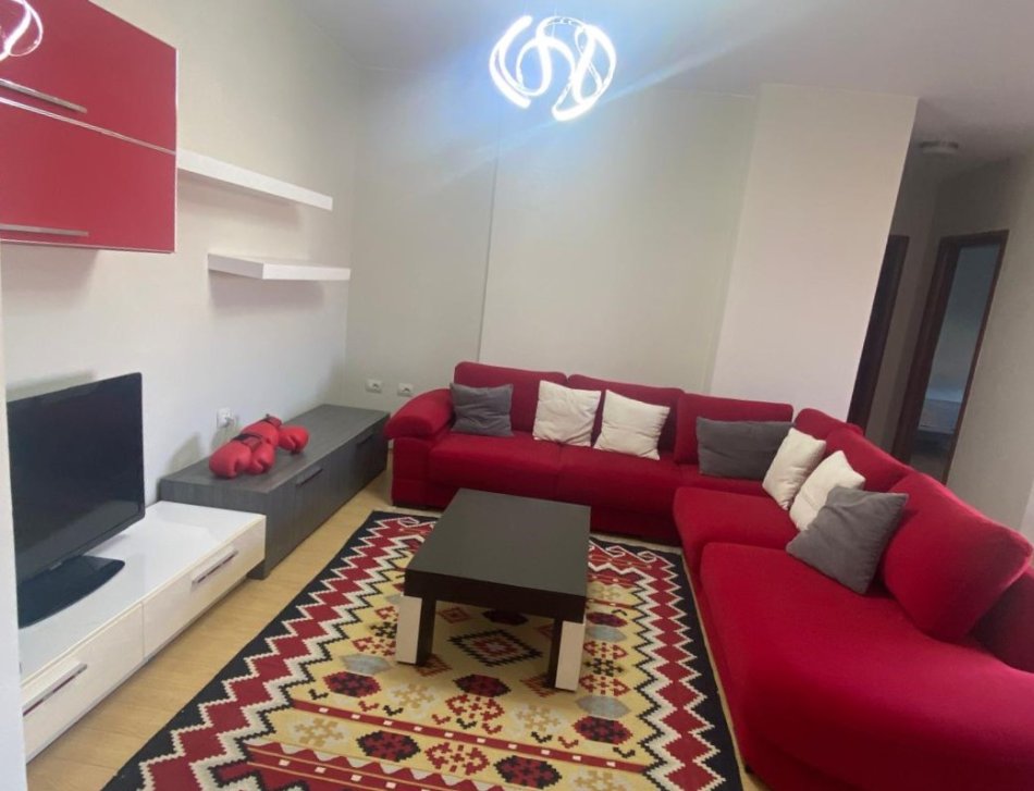 Tirane, jepet me qera apartament 2+1+Ballkon Kati 6, 100 m² 700 € (Pallati me shigjeta)