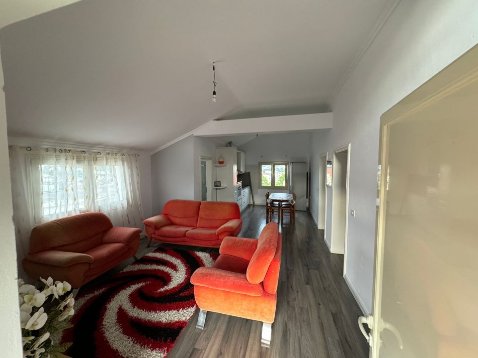 Tirane, jepet me qera apartament 2+1 Kati 3, 87 m² 388 € (Qytet Studenti)