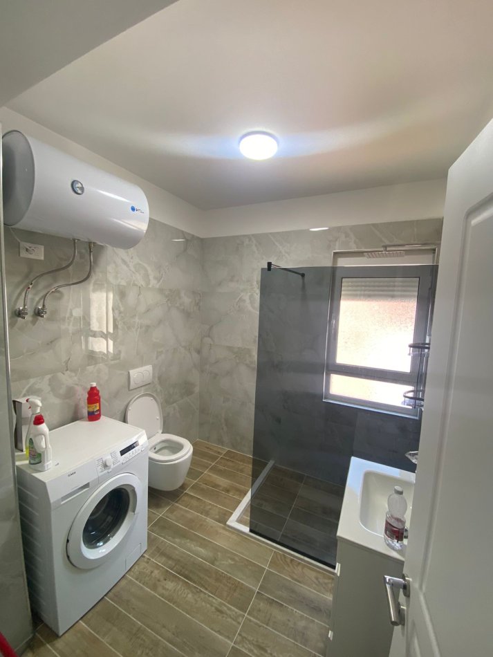 Tirane, jepet me qera apartament 2+1 Kati 6, 105 m² 750 € (Brraka)