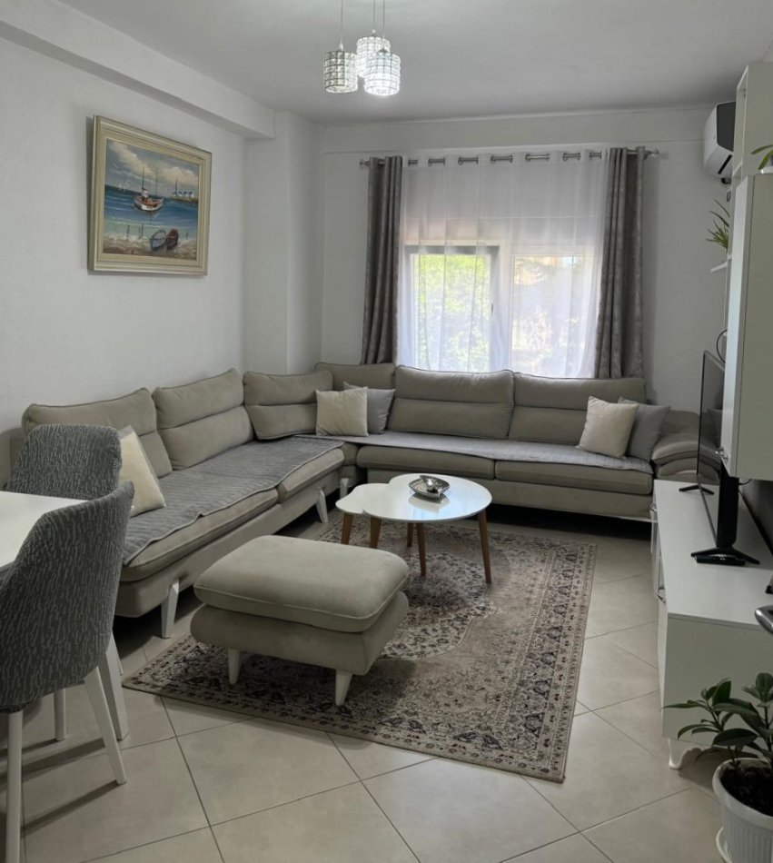 Tirane, jepet me qera apartament 2+1+Ballkon Kati 1, 108 m² 600 € (don bosko)