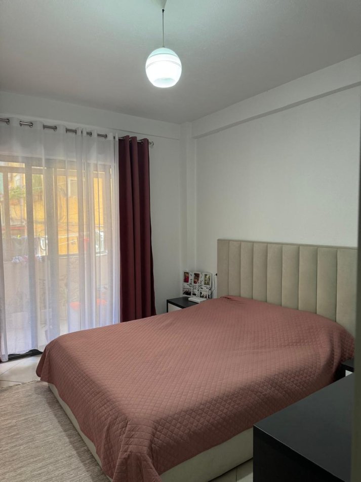 Tirane, jepet me qera apartament 2+1 Kati 1, 600 € (Rruga Miftar Gerbolli)