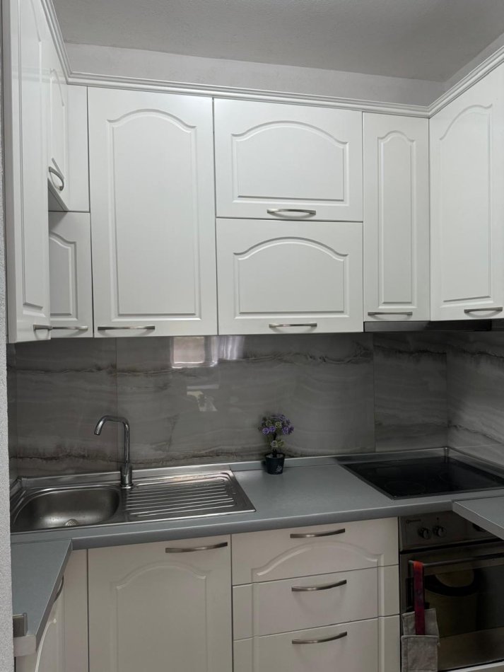 Tirane, jap me qera apartament 2+1+Ballkon Kati 1, 100 m² 600 € (DON BOSKO)