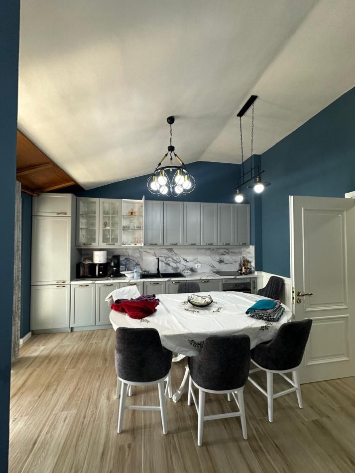 Tirane, jepet me qera apartament 1+1+Ballkon Kati 4, 90 m² 450 € (Fresk)