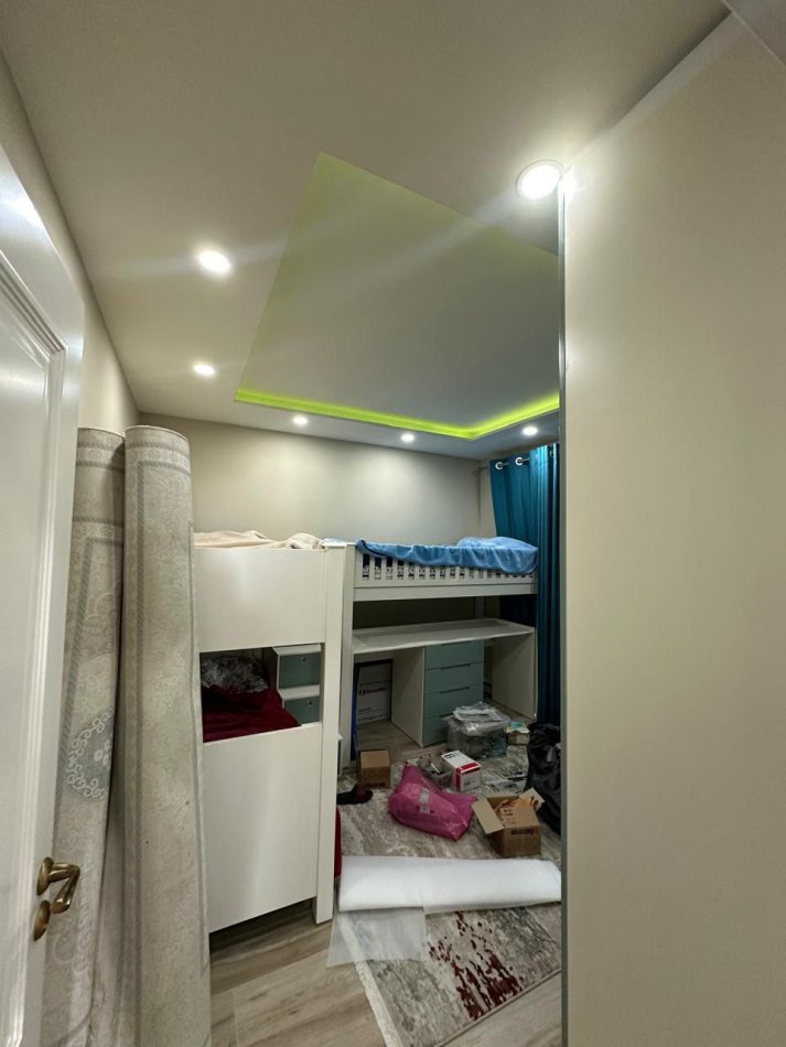 Tirane, jepet me qera apartament 1+1+Ballkon Kati 4, 90 m² 450 € (Fresk)