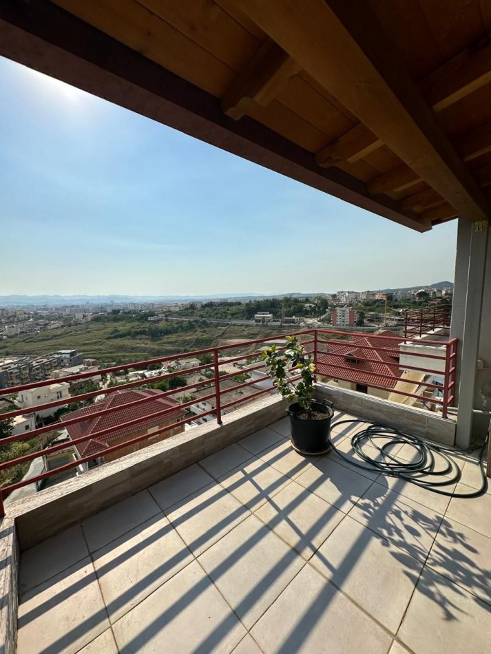 Tirane, jepet me qera apartament 1+1+Ballkon Kati 4, 90 m² 450 € (Fresk)