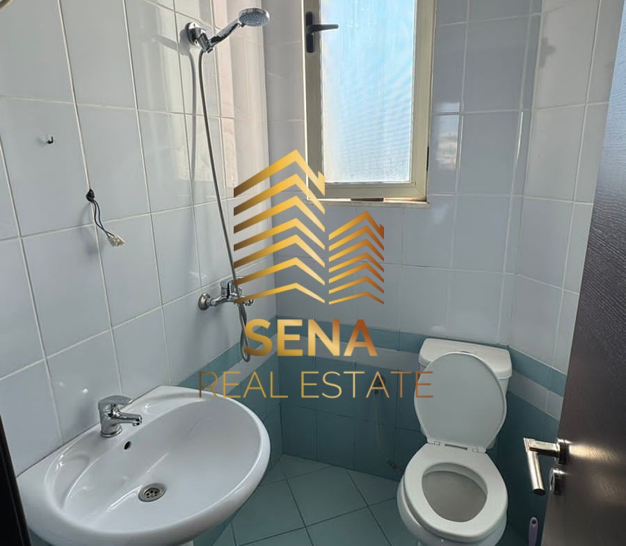 Tirane, jepet me qera apartament 2+1 Kati 4, 120 m² 400 € (Rruga Sali Nivica)