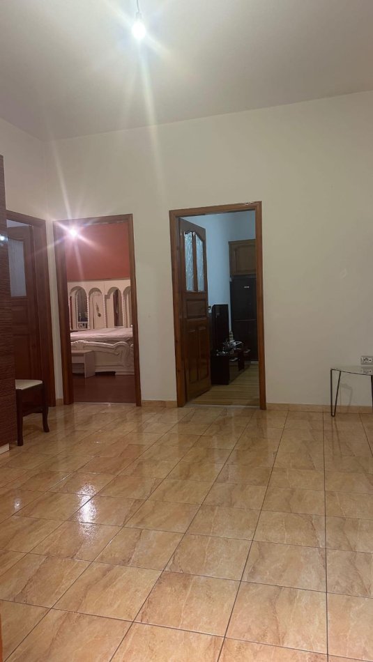 Tirane, jepet me qera apartament 2+1 Kati 1, 120 m² 450 € (Ish Parku Autobuzave)