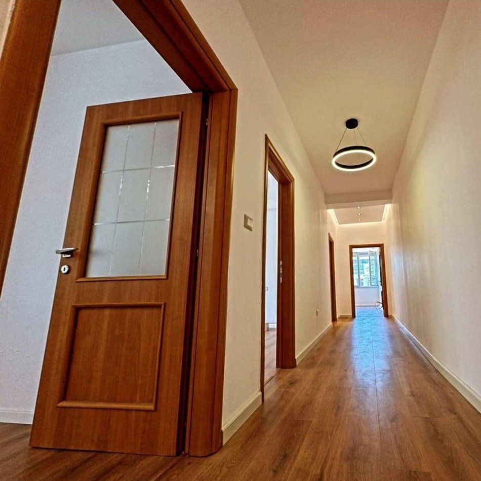 Tirane, shitet apartament 2+1 Kati 3, 103 m² 187.000 € (Stacioni i Fundit Tiranes Re)