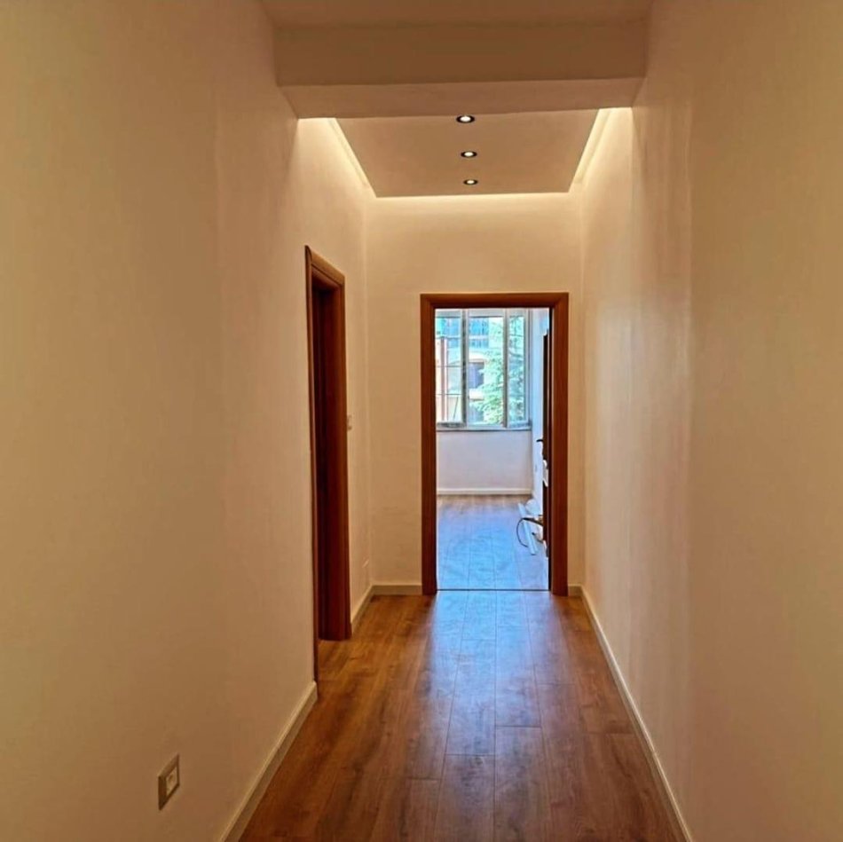 Tirane, shitet apartament 2+1 Kati 3, 103 m² 187.000 € (Stacioni i Fundit Tiranes Re)