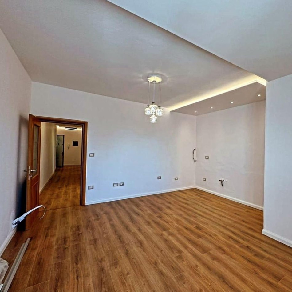 Tirane, shitet apartament 2+1 Kati 3, 103 m² 187.000 € (Stacioni i Fundit Tiranes Re)